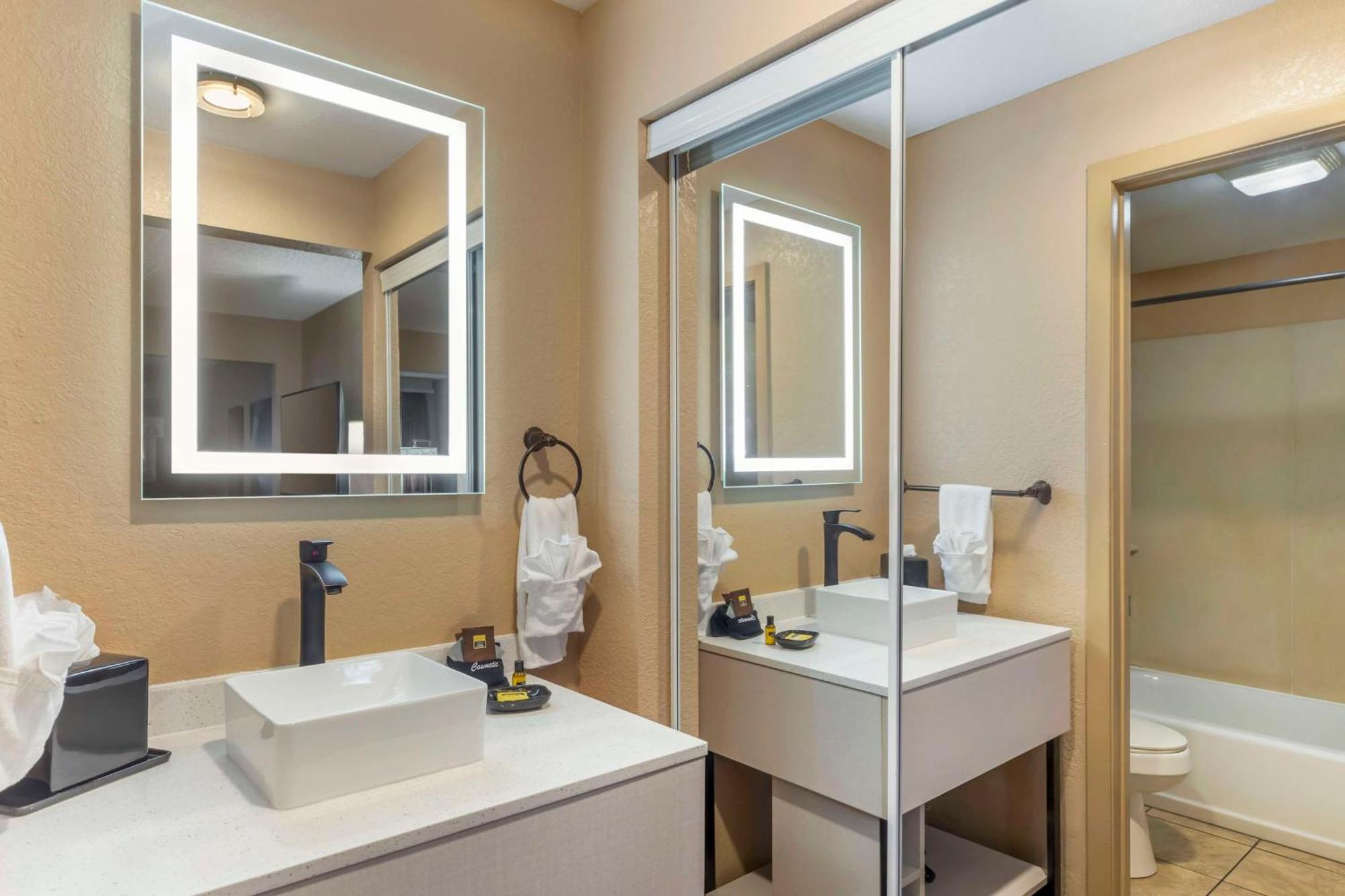 בראנסון Best Western Plus Landing View Inn & Suites מראה חיצוני תמונה