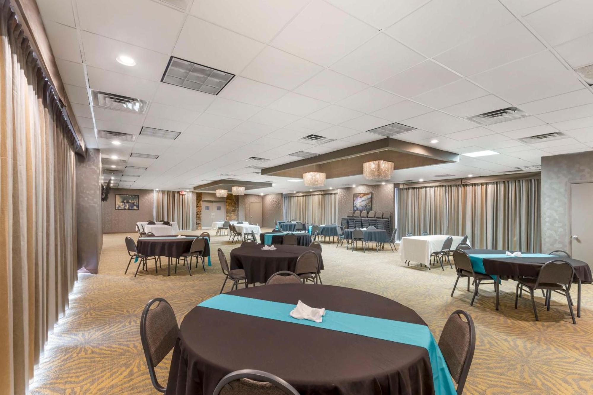 בראנסון Best Western Plus Landing View Inn & Suites מראה חיצוני תמונה