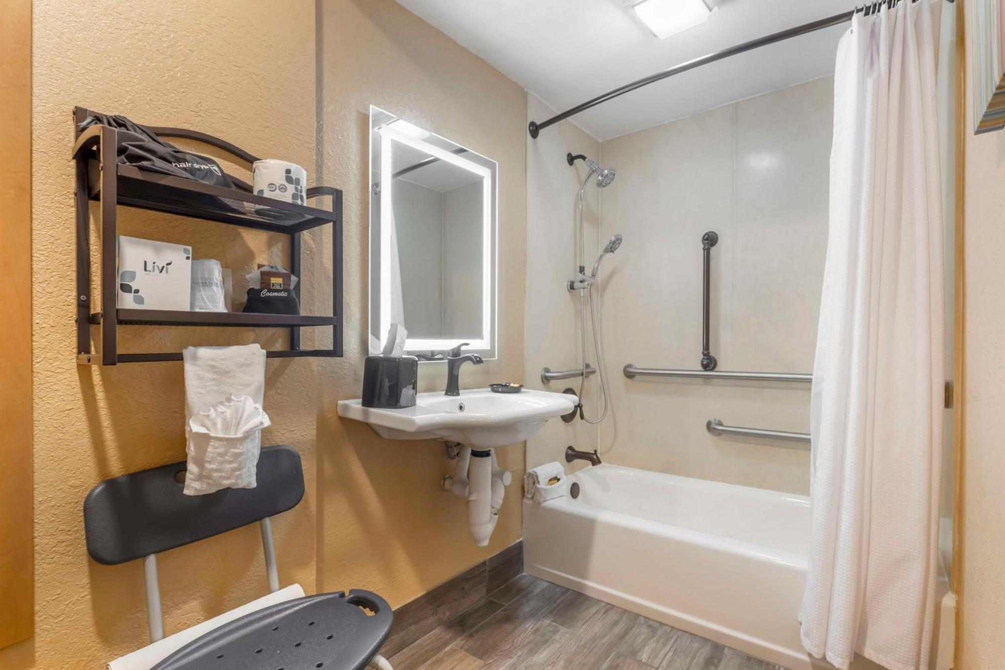 בראנסון Best Western Plus Landing View Inn & Suites מראה חיצוני תמונה