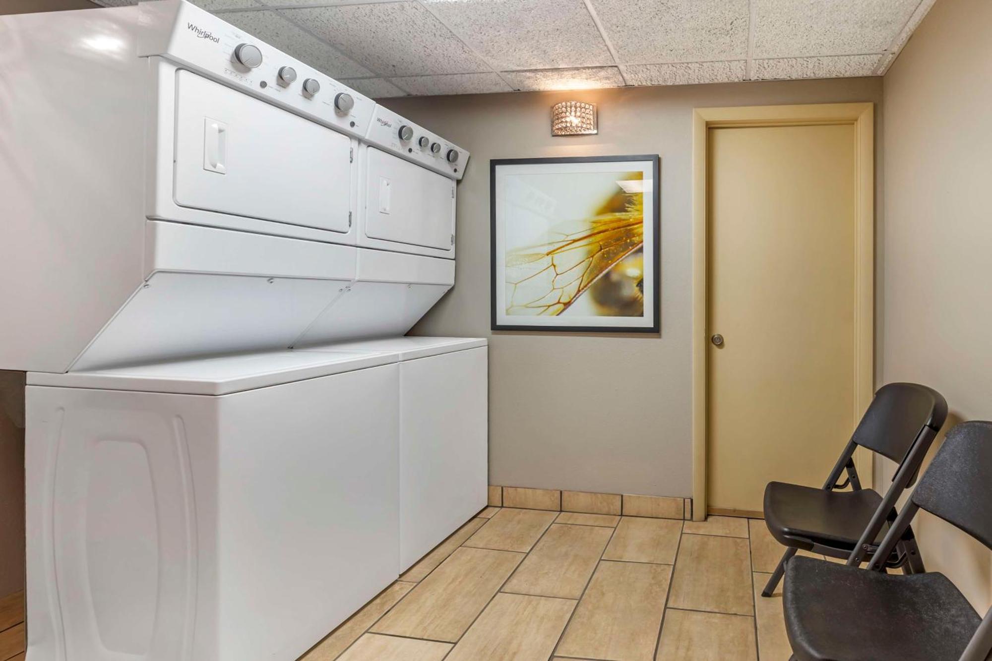בראנסון Best Western Plus Landing View Inn & Suites מראה חיצוני תמונה