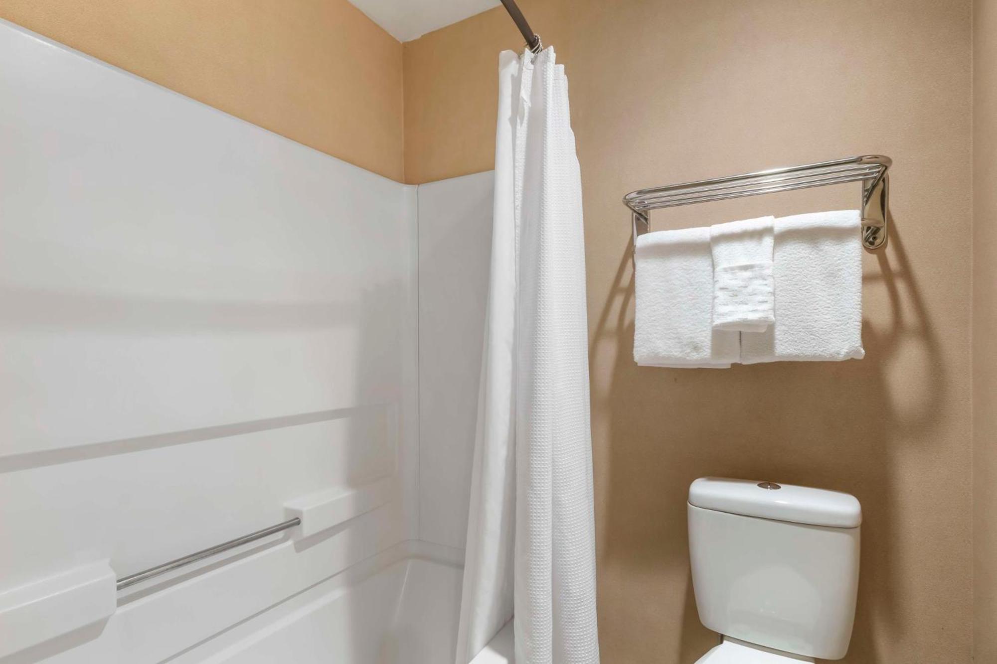 בראנסון Best Western Plus Landing View Inn & Suites מראה חיצוני תמונה