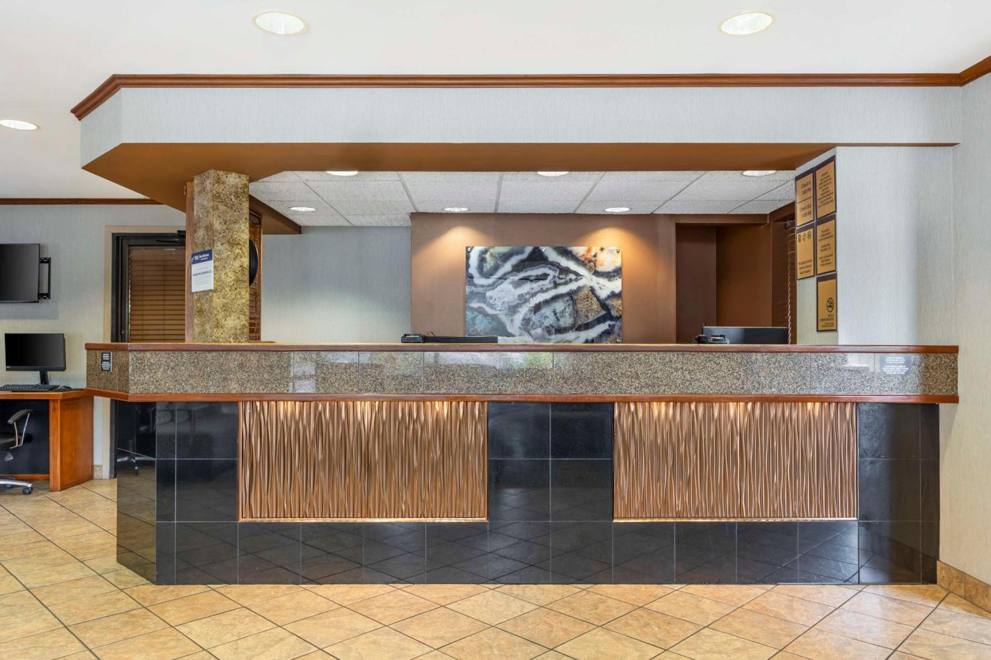בראנסון Best Western Plus Landing View Inn & Suites מראה חיצוני תמונה