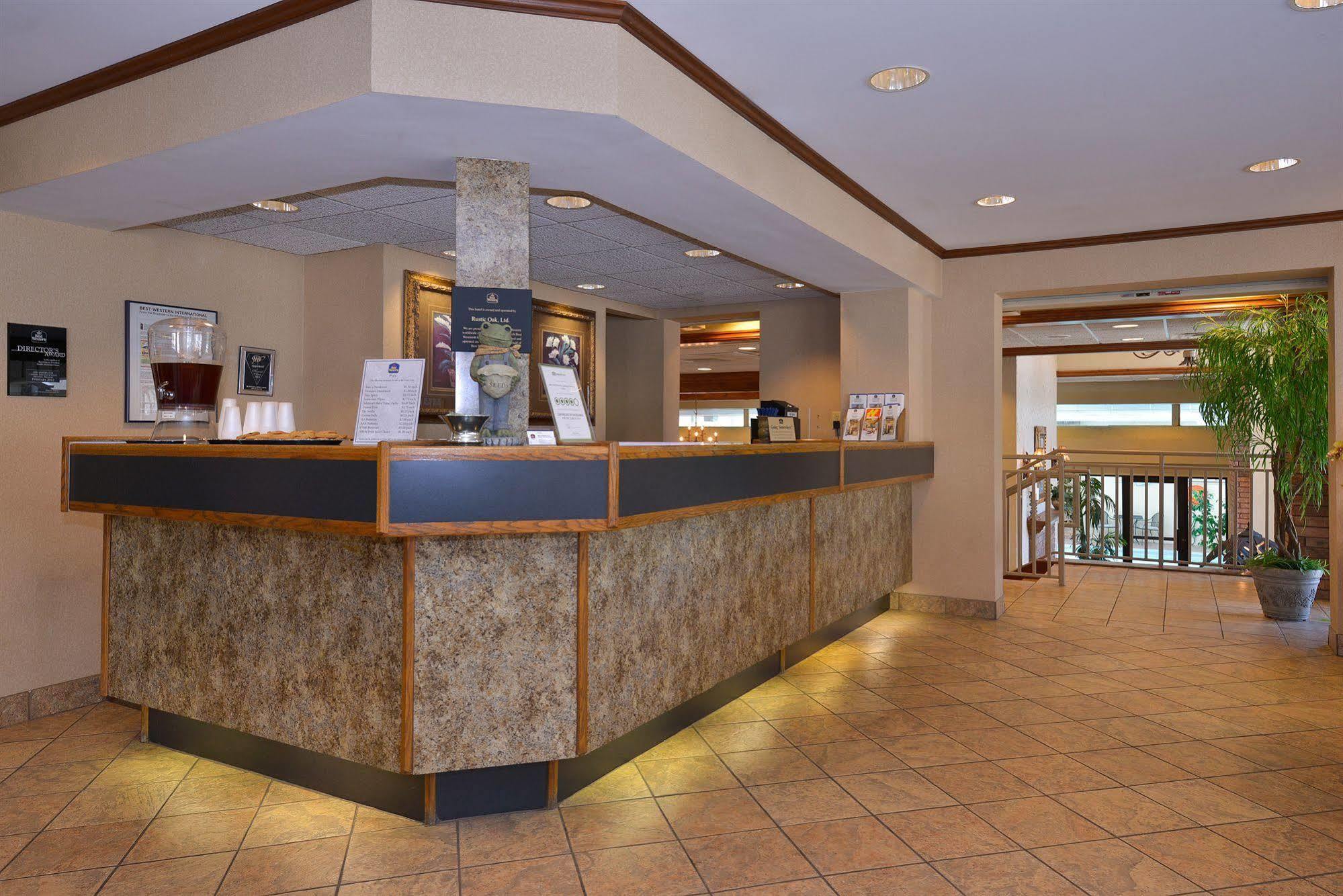 בראנסון Best Western Plus Landing View Inn & Suites מראה חיצוני תמונה
