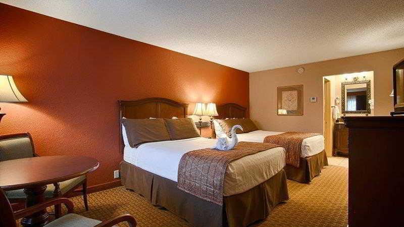 בראנסון Best Western Plus Landing View Inn & Suites מראה חיצוני תמונה